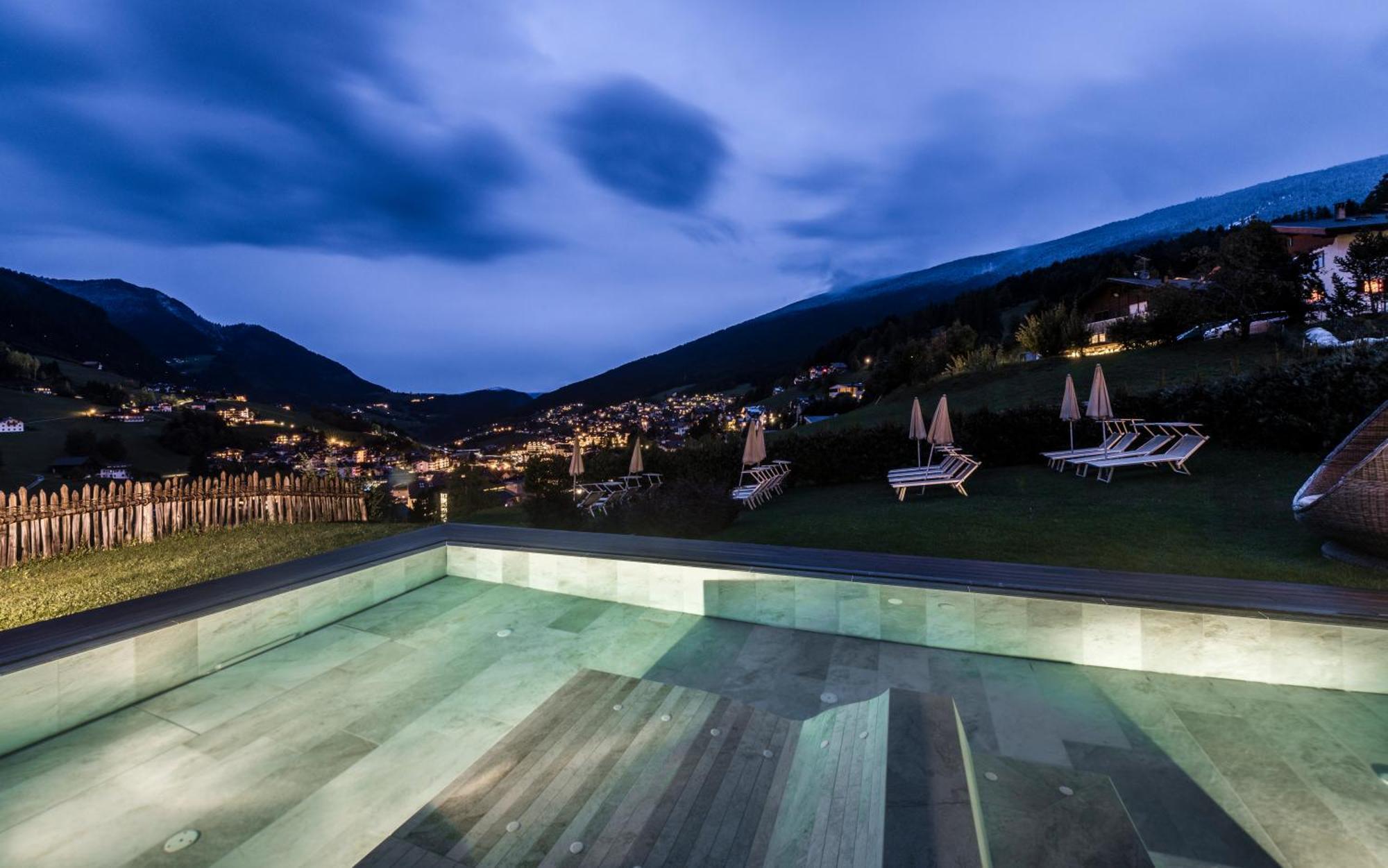 Alpenheim Charming & Spa Hotel Ortisei Esterno foto
